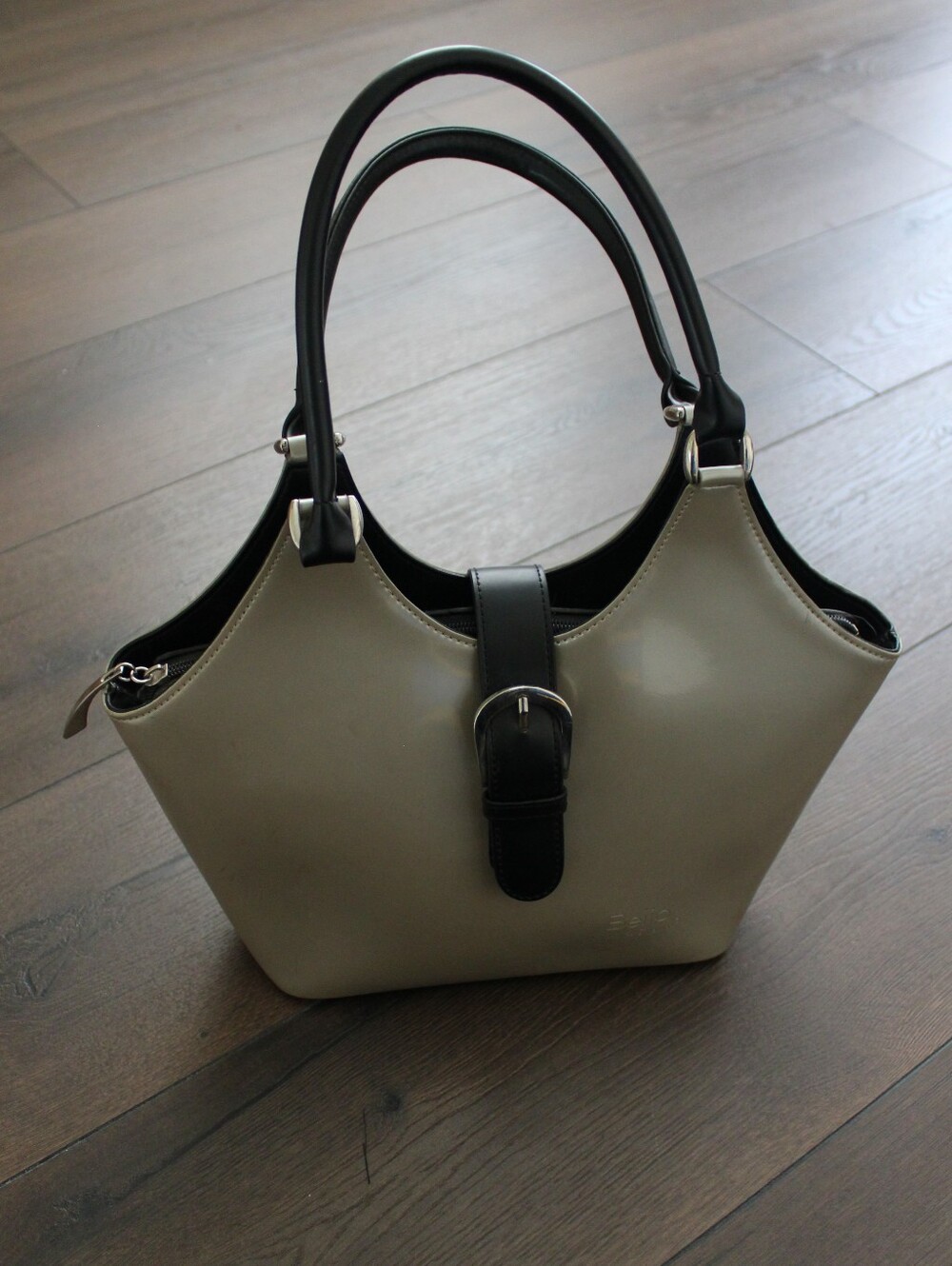 Beijo Women's Two-Tone Tote Bag in Light Sliver and Black - Picture 6 of 11